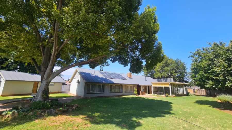 8 Bedroom Property for Sale in Irene Park North West